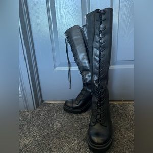 Statement piece! Gianni Bini knee high boots with side zipper